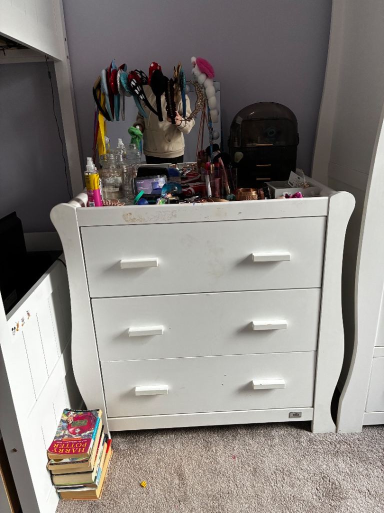VIB White Chest of Drawers - Good Condition