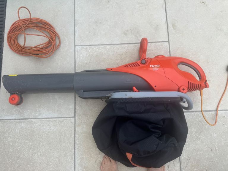 Flymo Scirocco 3000 leaf blower with 16m Cable