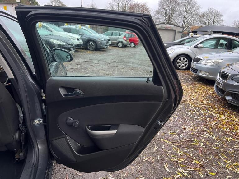 2011 Vauxhall Astra 1.6i 16V Exclusiv 5dr Auto HATCHBACK PETROL Automatic