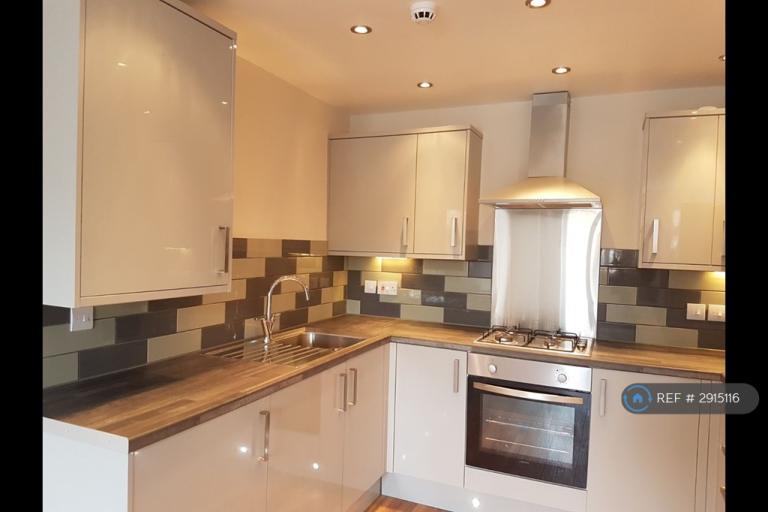 2 bedroom flat in Bristol, Bristol, BS2 (2 bed) (#2915116)