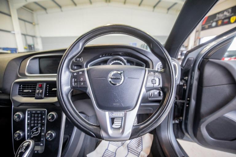 2019 Volvo V40 D2 [122] R DESIGN Edition 5dr Geartronic HATCHBACK DIESEL Automatic