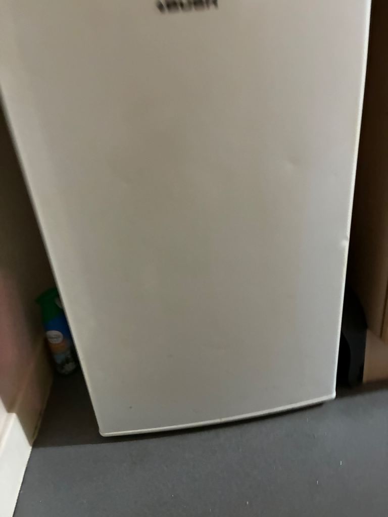 Under counter freezer