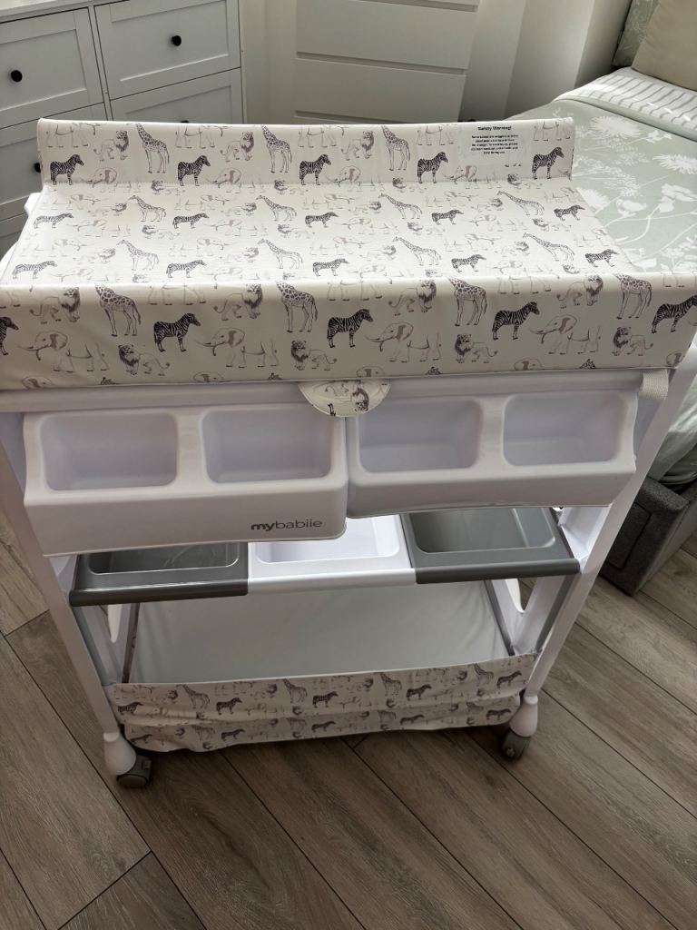 Baby changing and bath unit 