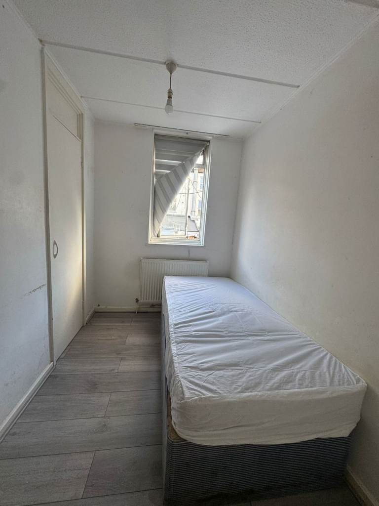 AFFORDABLE DOUBLE ROOM IN GREENWICH - AVAILABLE IMMEDIATELY 🏠