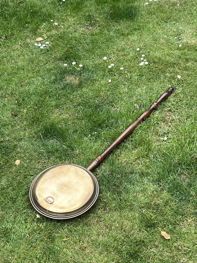 ANTIQUE BRASS VICTORIAN BED WARMER GREAT DECORATIVE PIECE 