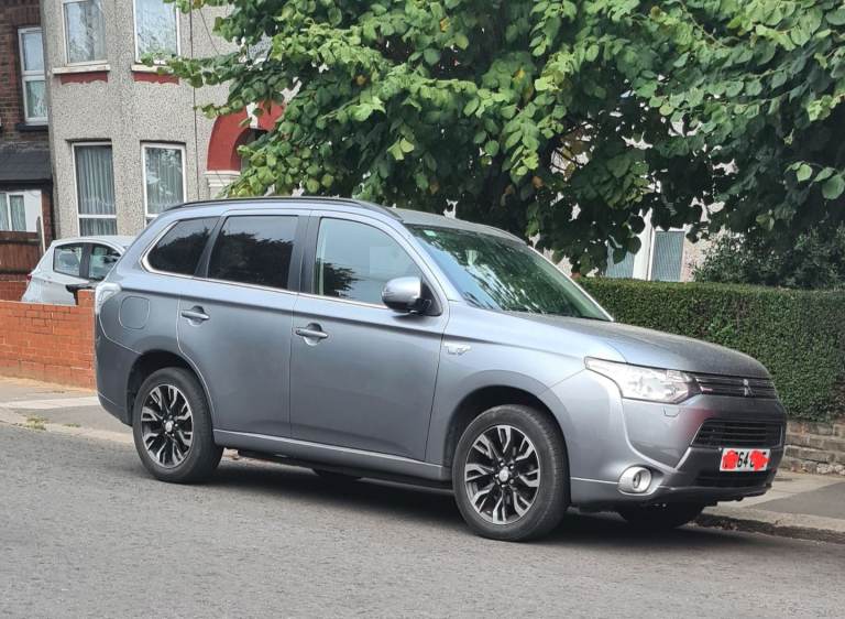 Mitsubishi OUTLANDER PHEV GX4h Estate, 64 reg Plug in hybrid 5 doors