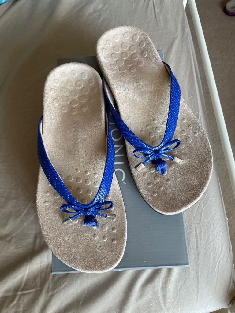 Ladies sandals by Vionic