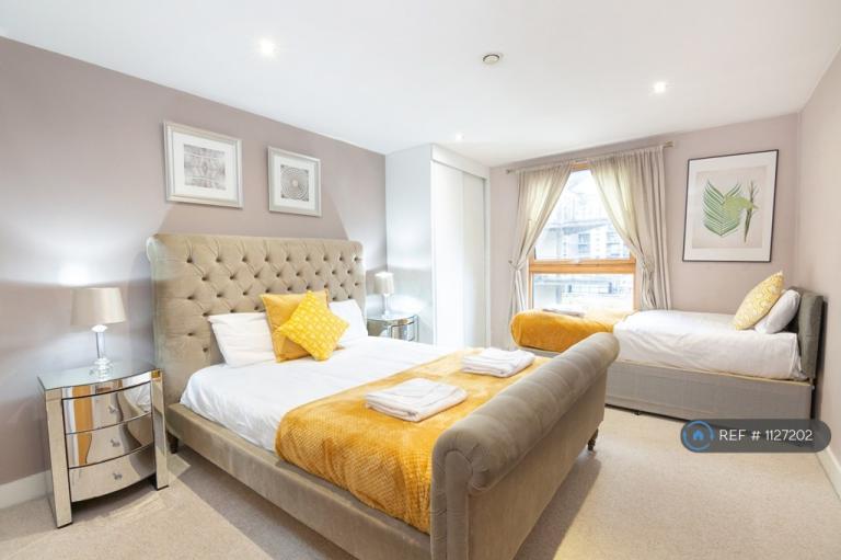 2 bedroom flat in The Boulevard, Leeds, LS10 (2 bed) (#1127202)