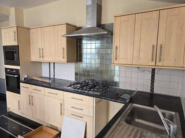 Newly Decorated 1-2 Bedroom Ground Floor Flat to Let – Henley Road, Ilford, IG1 2TS
