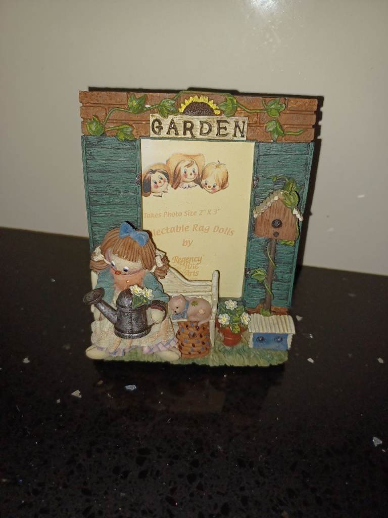Charming Garden Themed Photo Frame – Good Condition