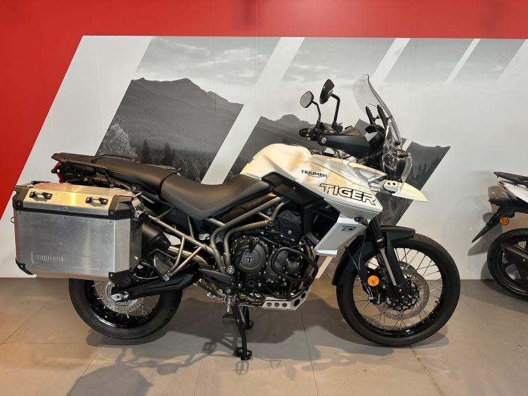 Triumph Tiger 800 XCA 2020 with only 2709 miles + Panniers 