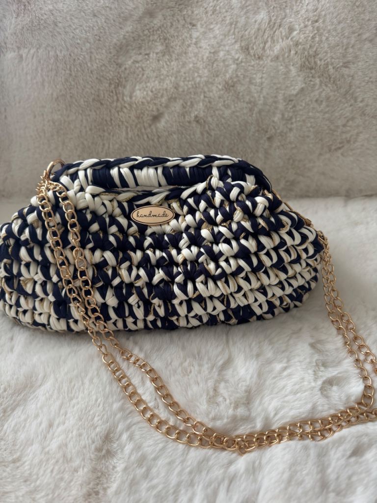 Crouched bag 