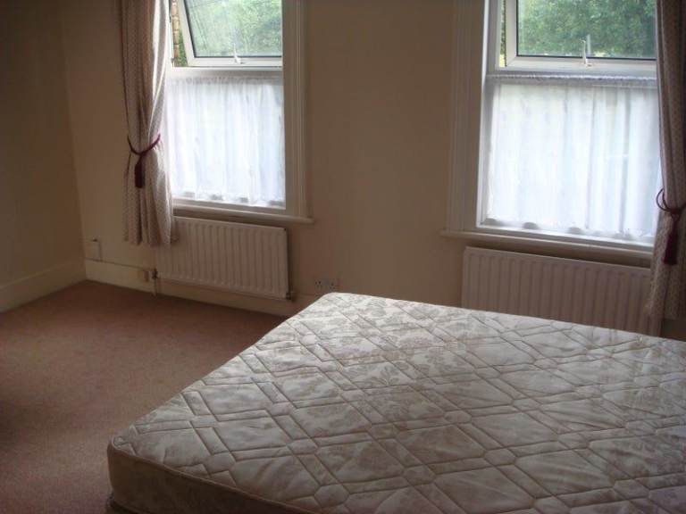 Two Fabulous Rooms in Gorgeous Location - Free Parking