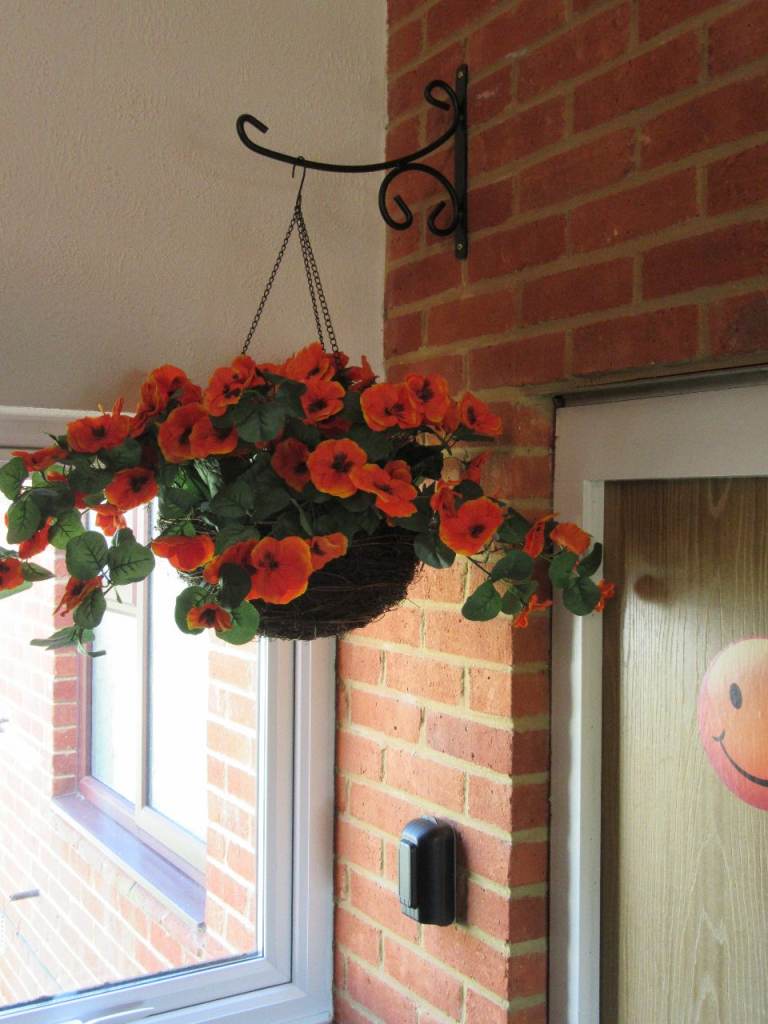Pansy Hanging Basket (realistic but fake pansies) + wall bracket