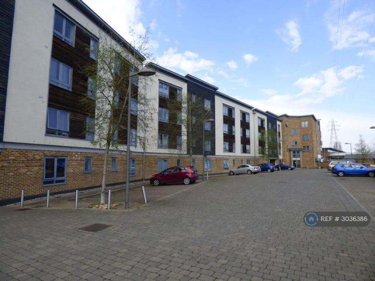 1 bedroom flat in Quayside Drive, Colchester, CO2 (1 bed) (#3036386)