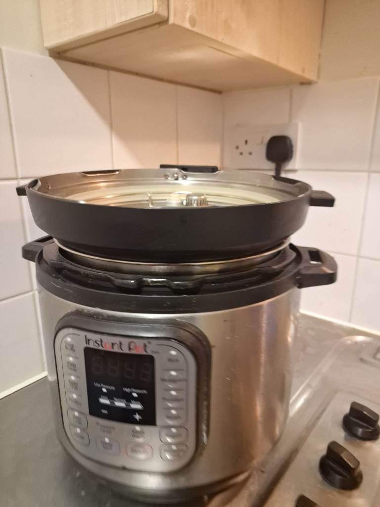 Instant Pot Duo 5.7L Multi-Cooker – Good Condition