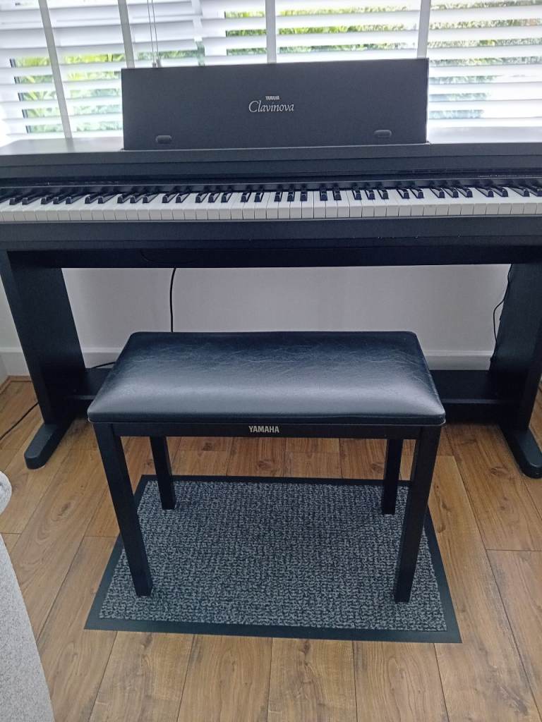 Yamaha Clavinova CLP-350 Digital Piano with Bench