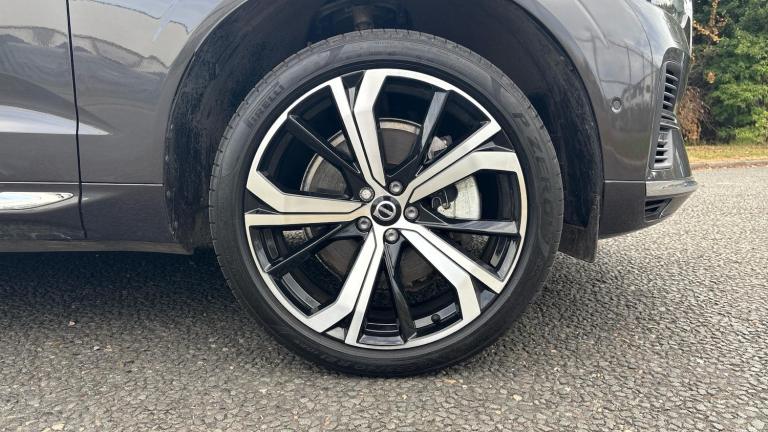 2024 Volvo XC60 Recharge Ultimate, T8 AWD Plug-in hybrid, Electric/Petrol, Bright ESTATE Petrol/E...