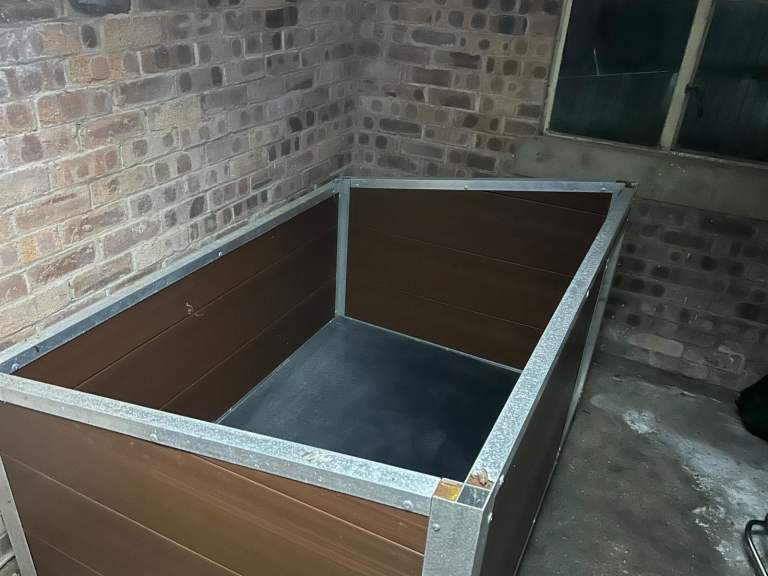 Paw Pad Insulated Dog Kennel