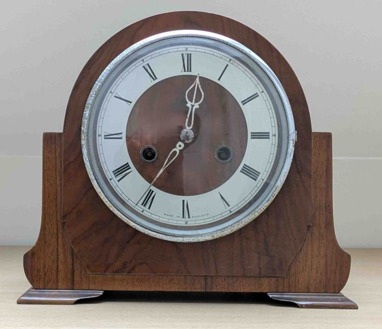 Vintage Smiths of Enfield striking 8-day mantel clock with key and pendulum, requires maintenance