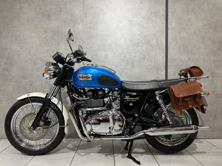 59/2009 Triumph Bonneville T100 865 - 6594 miles 