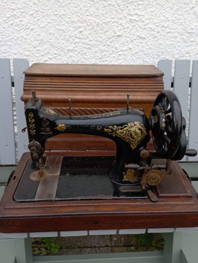 Vintage/Antique Singer Sewing Machine 