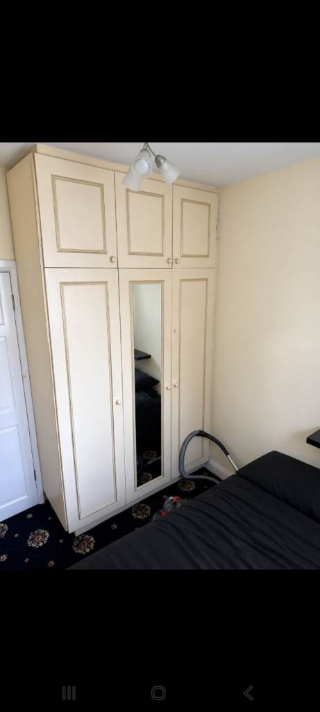 Room to let for Female only/Southall Area 