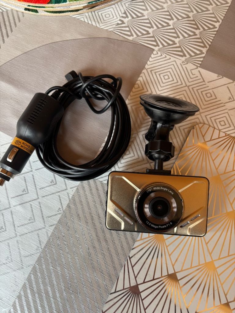 Dash cam with cradle and 32gb sim card