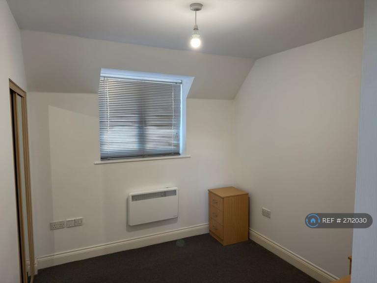 2 bedroom flat in Torun Way, Swindon, SN25 (2 bed) (#2712030)