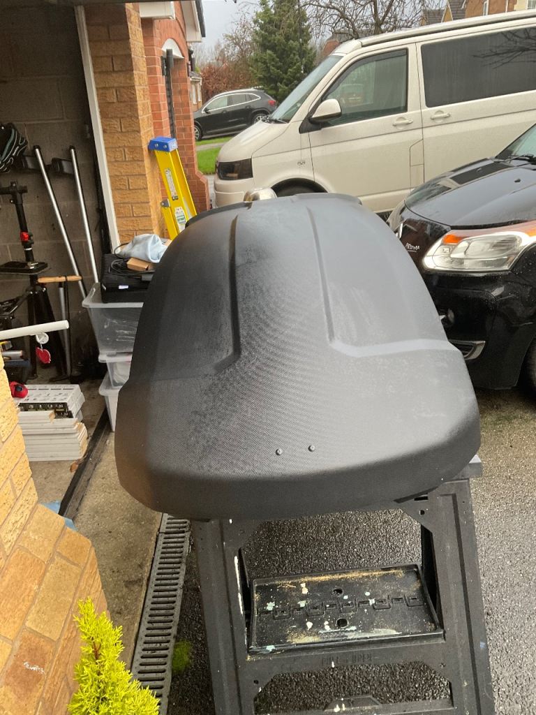 Thule Force 3 M roof box and Jaguar [Thule] Aero ROOF bars