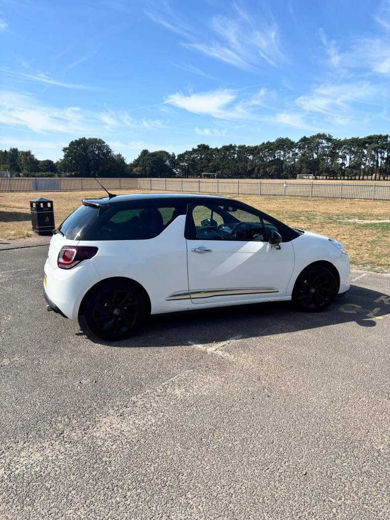 Citroen, DS3, Hatchback, 2015, Manual, 1560 (cc), 3 doors