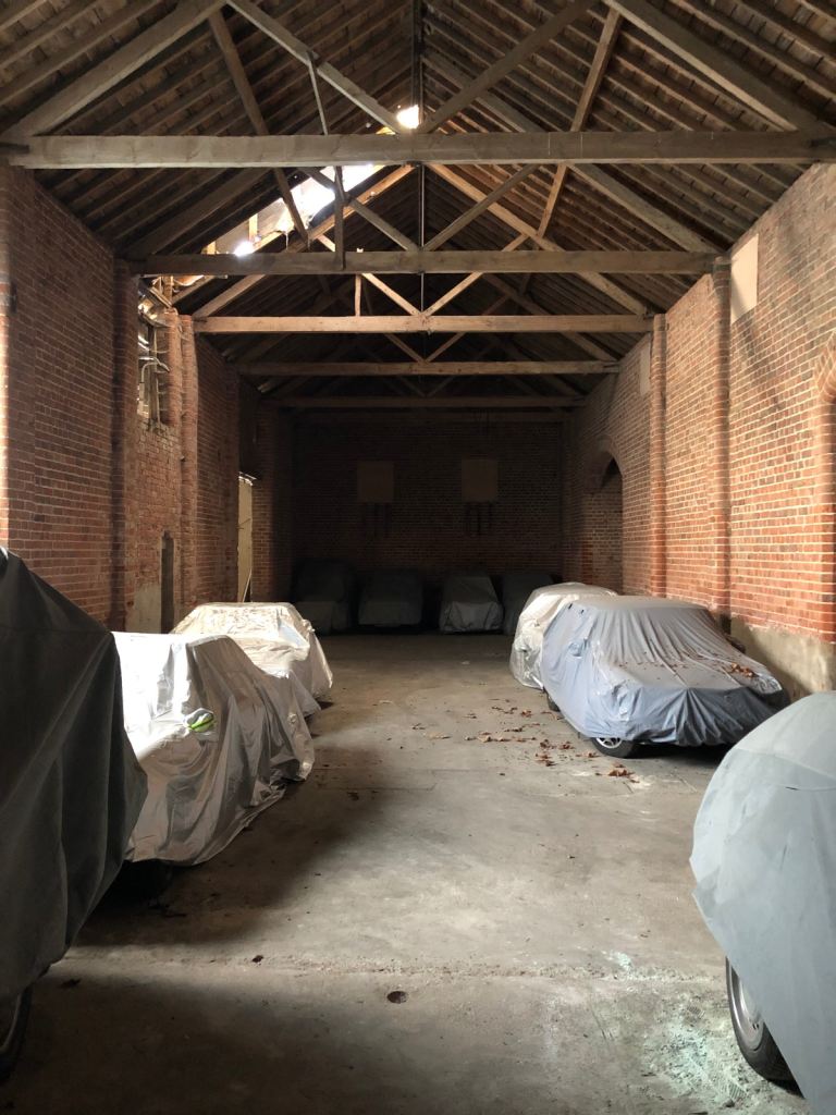 Large secure storage unit - ideal for classic cars