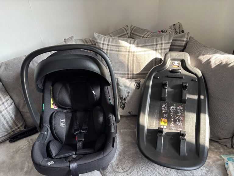 Car seat and isofix base