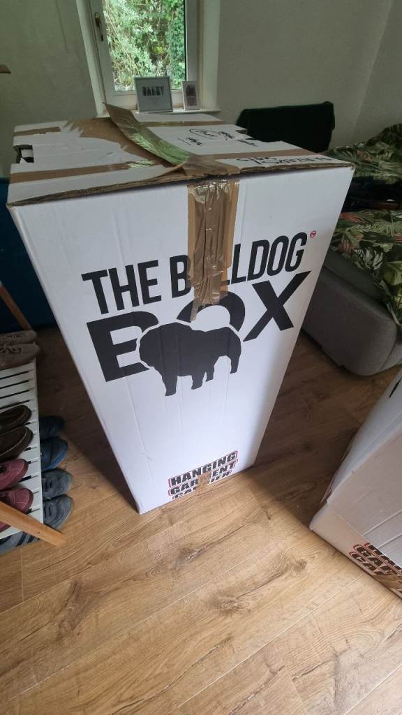 The Bulldog Box Hanging Wardrobe Moving Boxes – Good Condition