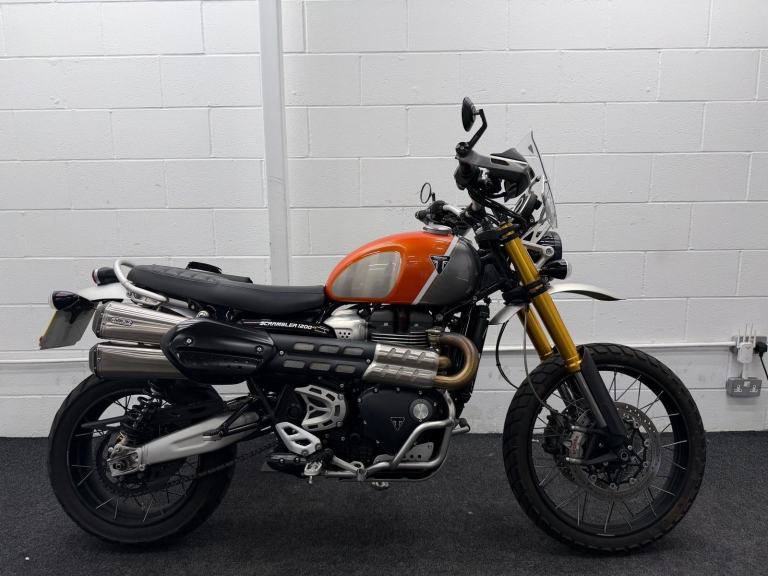 TRIUMPH SCRAMBLER 1200 XE ** BREMBO BRAKES - ARROW EXHAUST- 12 MONTH MOT **
