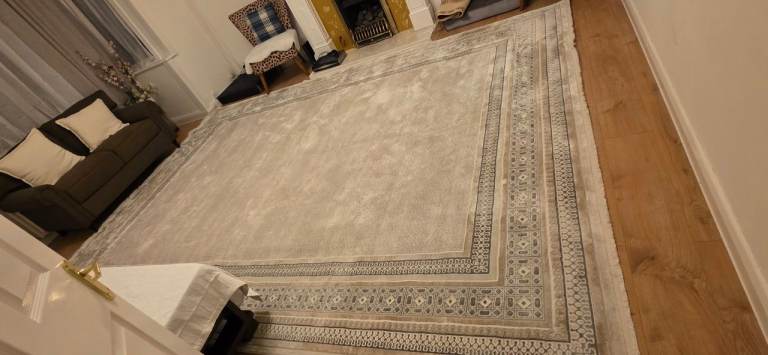 image for Very Large Beige Patterned Rug in Good Condition