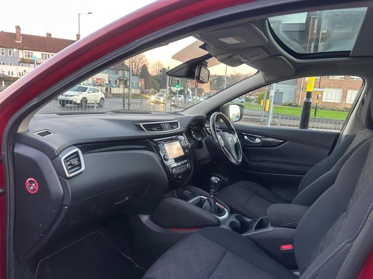 2015 Nissan Qashqai 1.2 DiG-T N-Tec+ 5dr HATCHBACK PETROL Manual