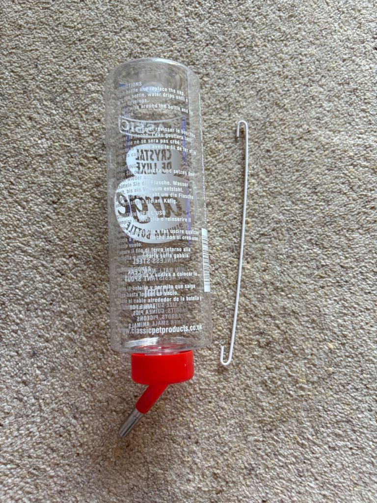 Brand new pets drinks bottle / rabbit 