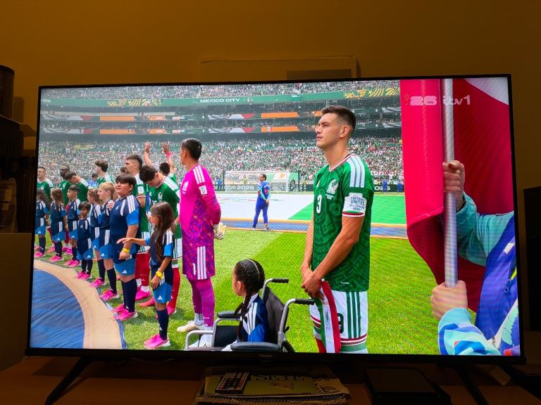 Hisense 50 inch QLED 4k tv in perfect condition 