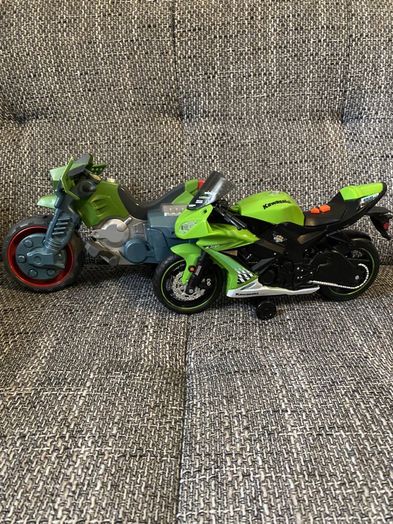 Kids toys/2 motorcycles toys/ Kawasaki Ninja light and sound effects 