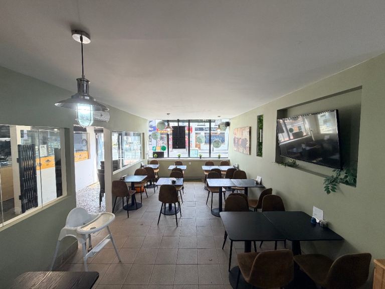 Coffee Shop/Takeaway Business For Sale - Prime Location - Town Centre - Free Parking