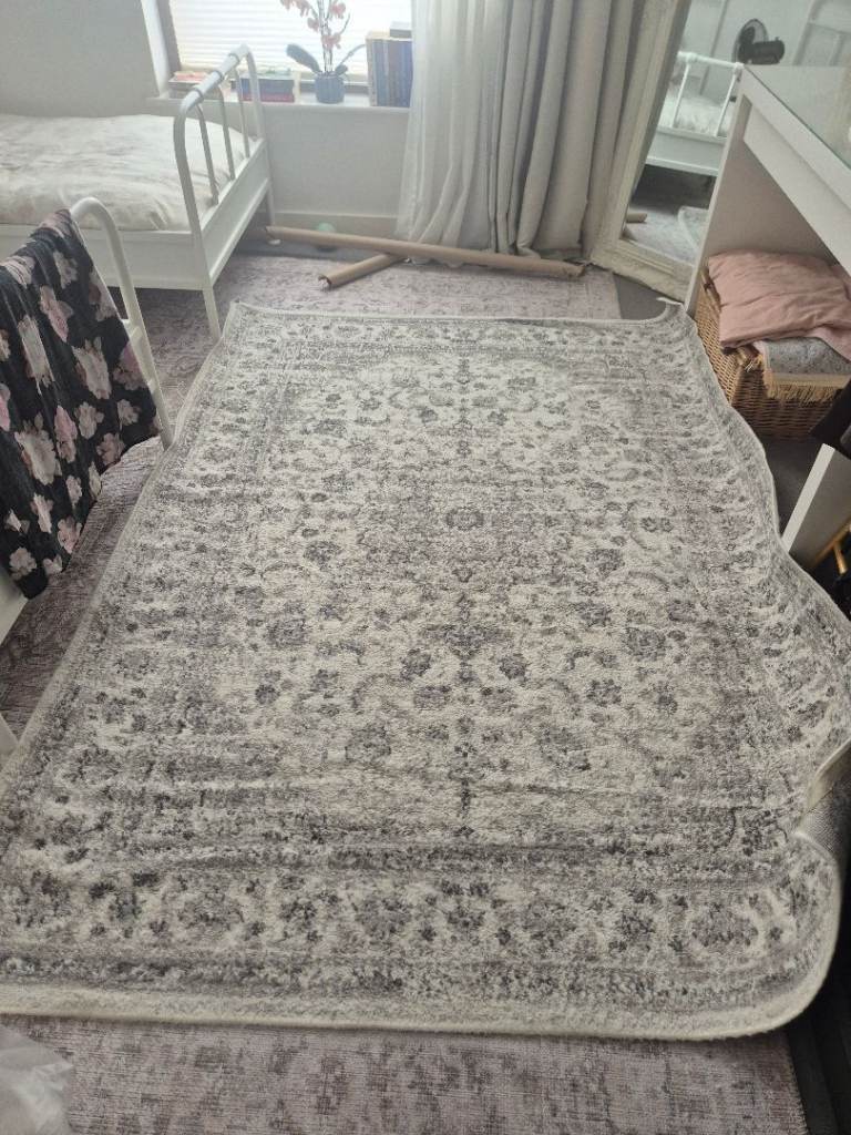 SURYA Monte Carlo 5'3" x 7'3" Rug – Cream/Grey, Good Condition