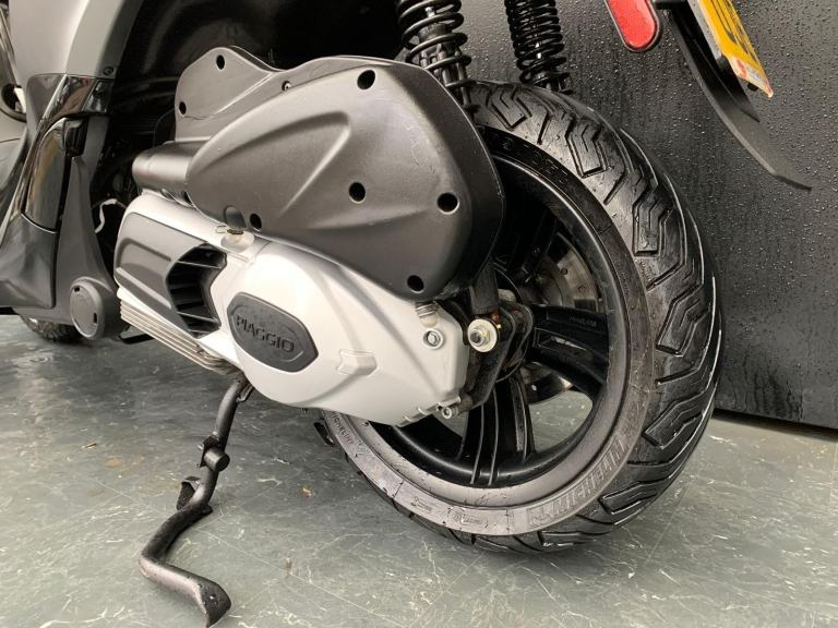 PIAGGIO MP3 300 YOURBAN LT LOW MILEAGE HPI CLEAR 