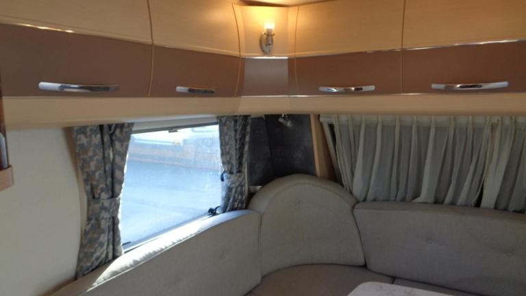 Hobby 645 VIP 5 BERTH,FIXED BED CARAVAN IN CLEAN CONDITION. 2010