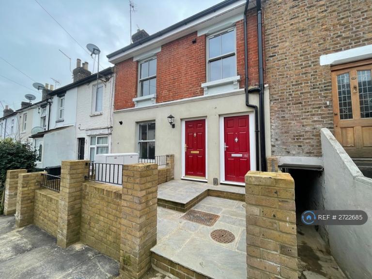 3 bedroom flat in Dover Street, Maidstone, ME16 (3 bed) (#2722685)