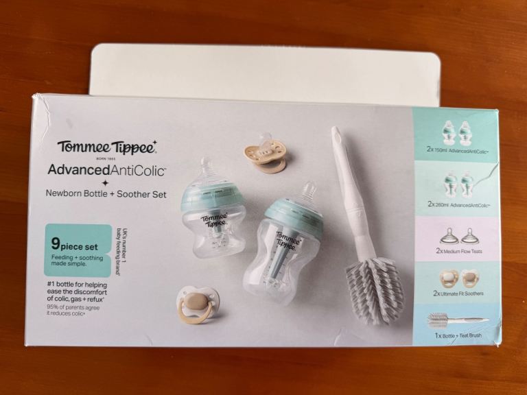 Tommee Tippee anti-colic newborn bottles + soother set