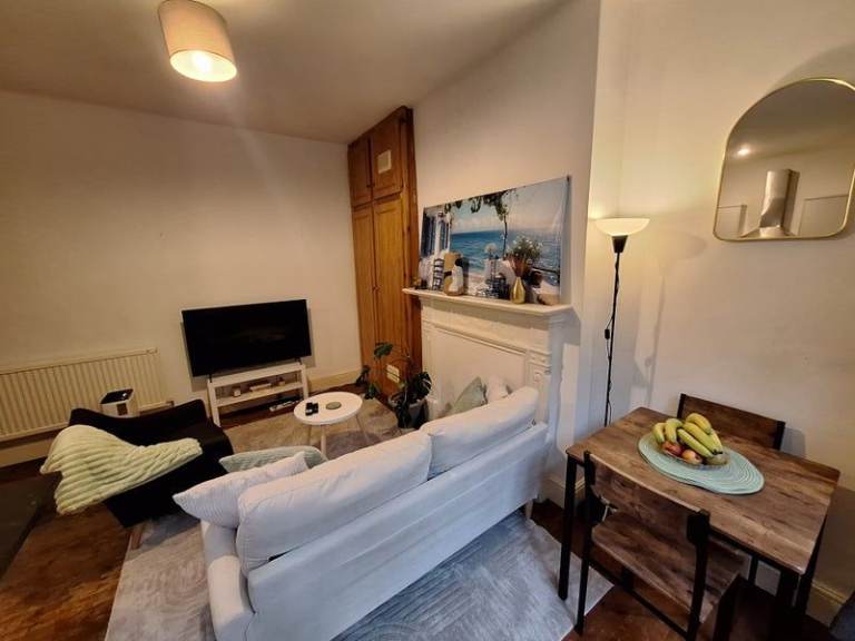 Room available for short term let in Brixton