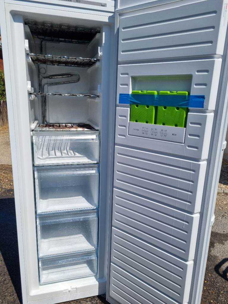Tall Freezer BOSCH. Delivery 