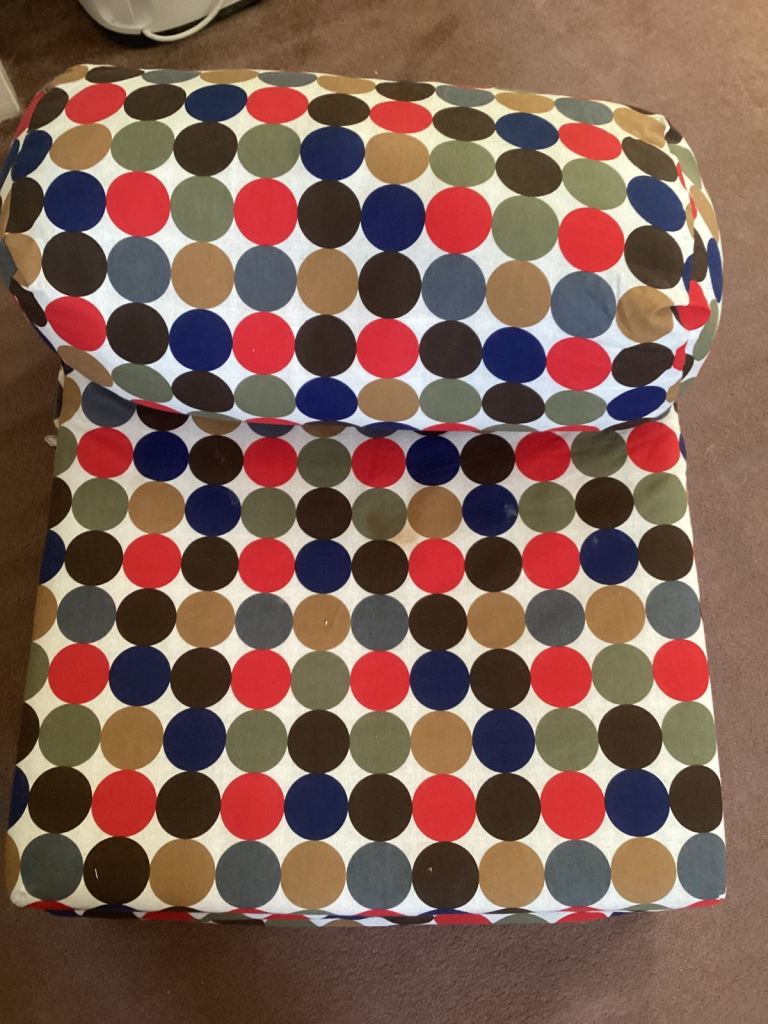 Foldable portable form bed single