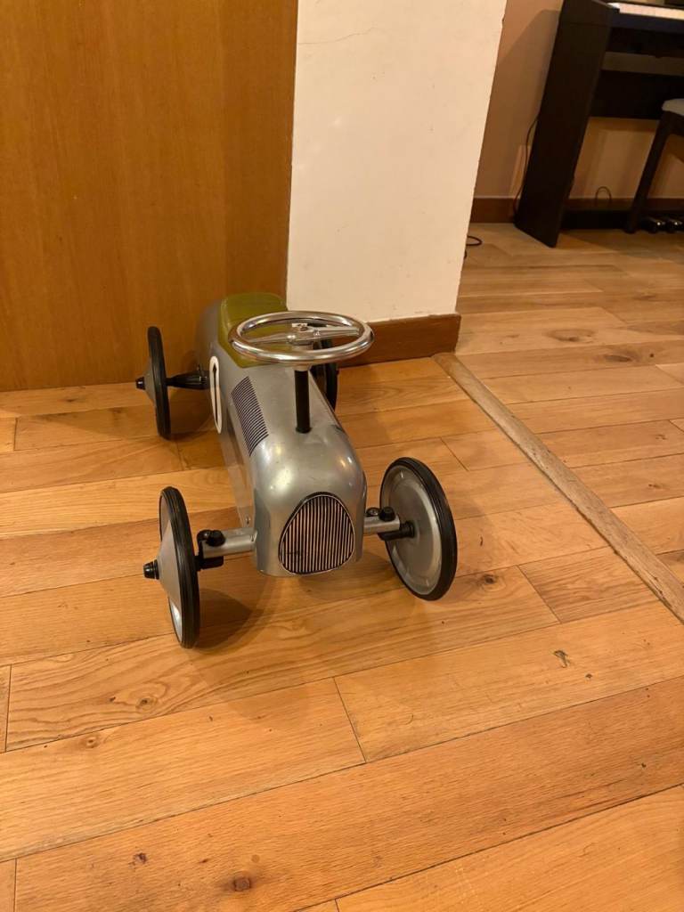 Vintage style toddler car